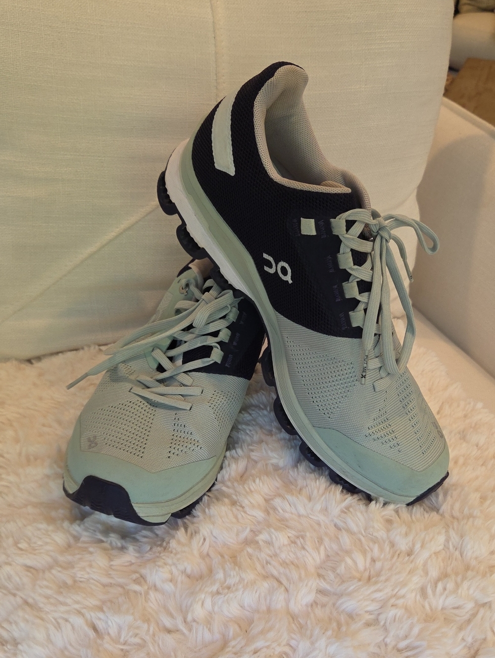 On Running Women's Mint Green and Navy Cloudsurfer - Picture 3 of 12